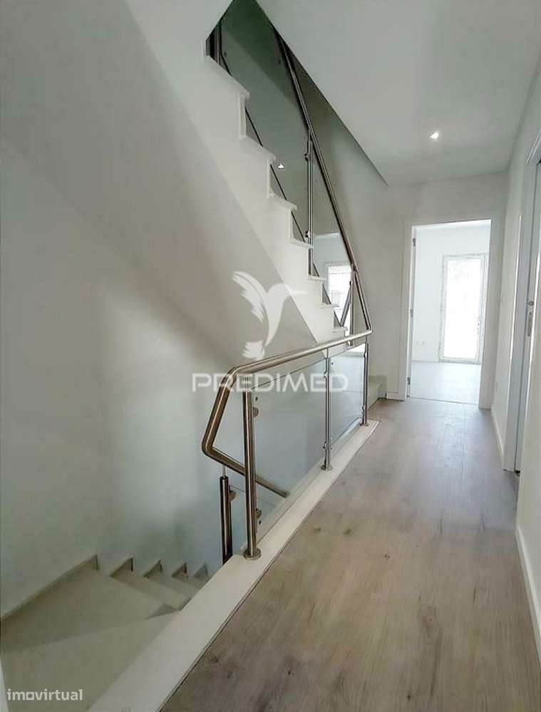 ***Suíte, Garagem, Duas Varandas. Oferta Escritura*** - Grande imagem: 4/10