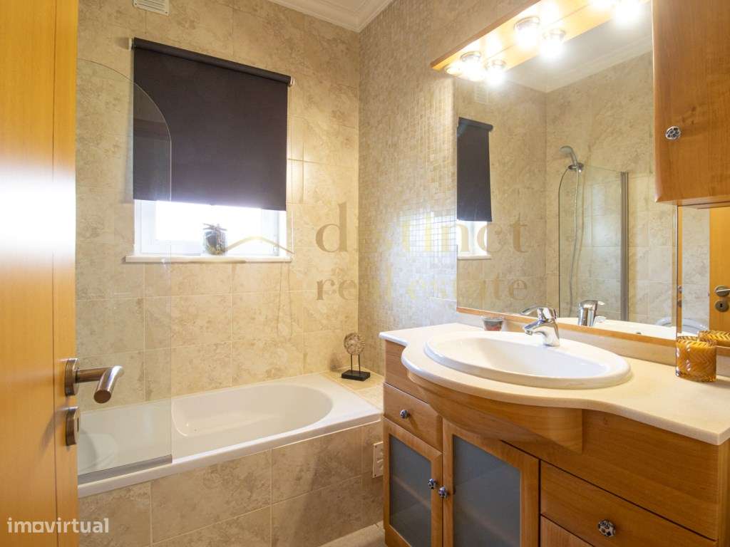 FANTÁSTICA/MORADIA EM BANDA/COM 4 QUARTOS/JARDIM & PISCINA/A APENAS...-20