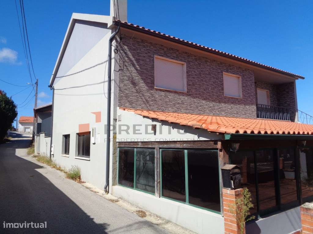 Moradia T3 com R/C destinado a Comércio a 5Kms das Caldas da Rainha-32
