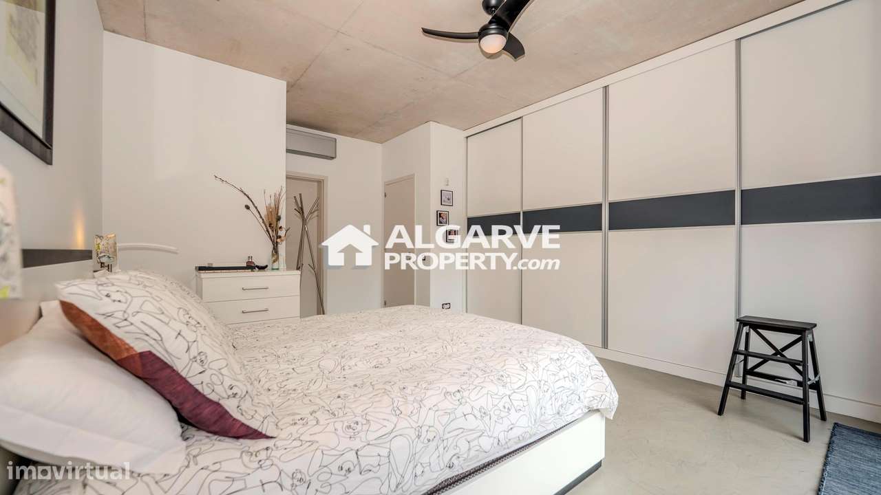 Moderna Moradia T4 com Piscina e Jardim em Almancil-21