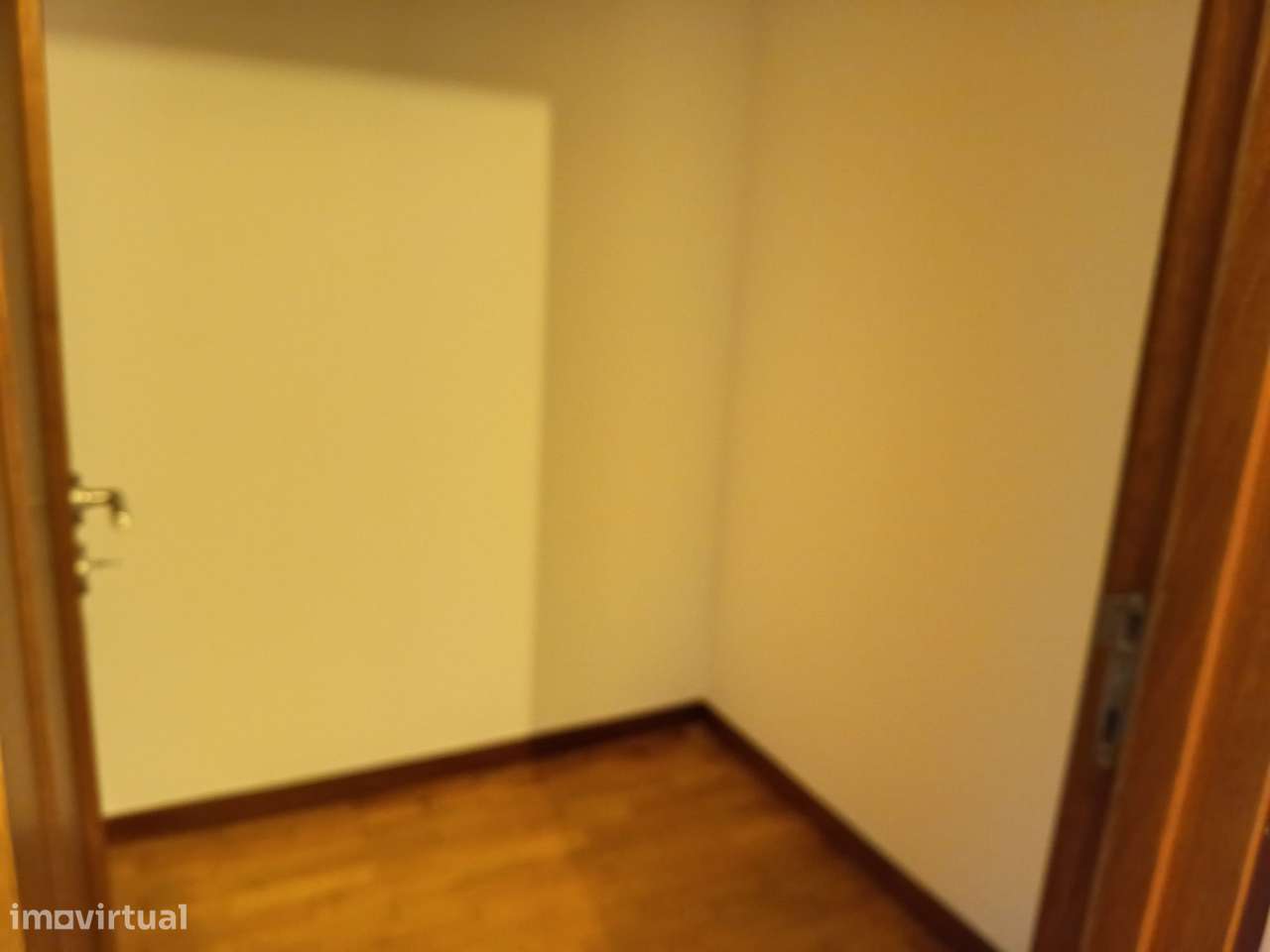 Magnífico T2, com 2 lugares de garagem, junto ao Mira Maia Shopping-17