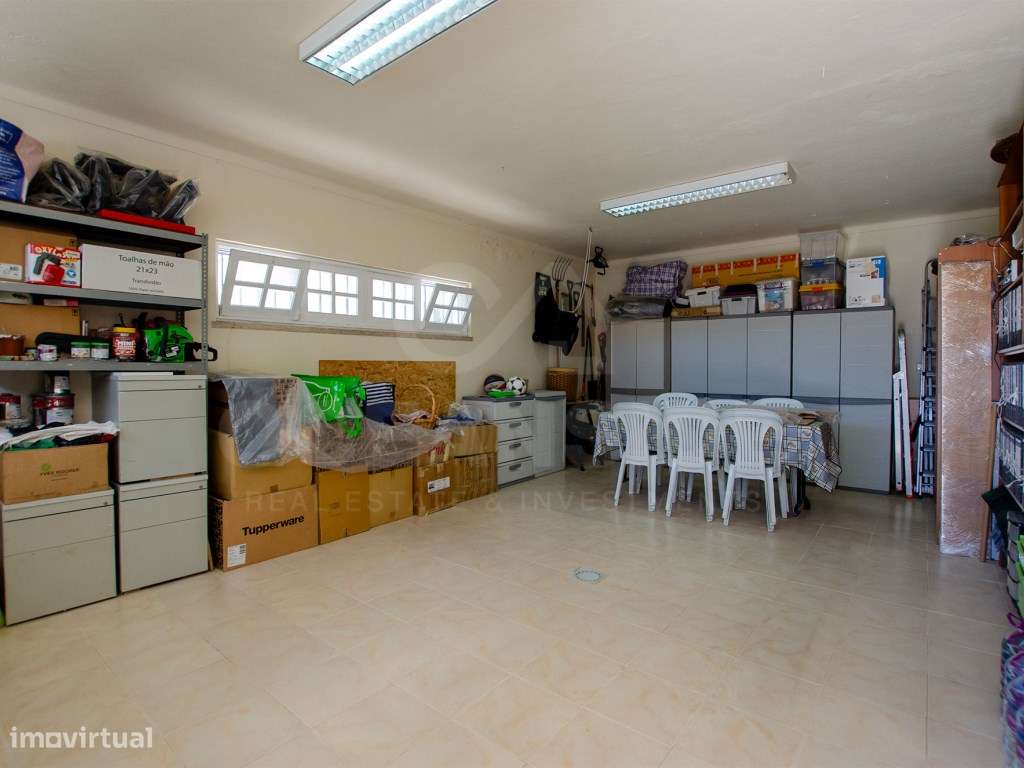 Moradia T6+1 renovada em Benavente-51