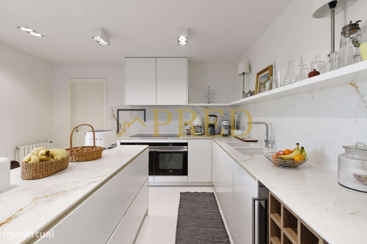 Apartamento T5, inserido no condomínio fechado 'Edifício Plaza'-15