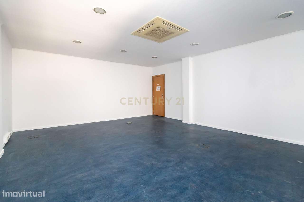 ESPAÇO COMERCIAL/SERVIÇOS com 311m2, para venda, no centro do Prior Ve-15