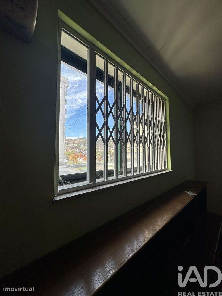 Loja / Estabelecimento Comercial em Peso da Régua e Godim de 71,00 m2 - Grande imagem: 4/19