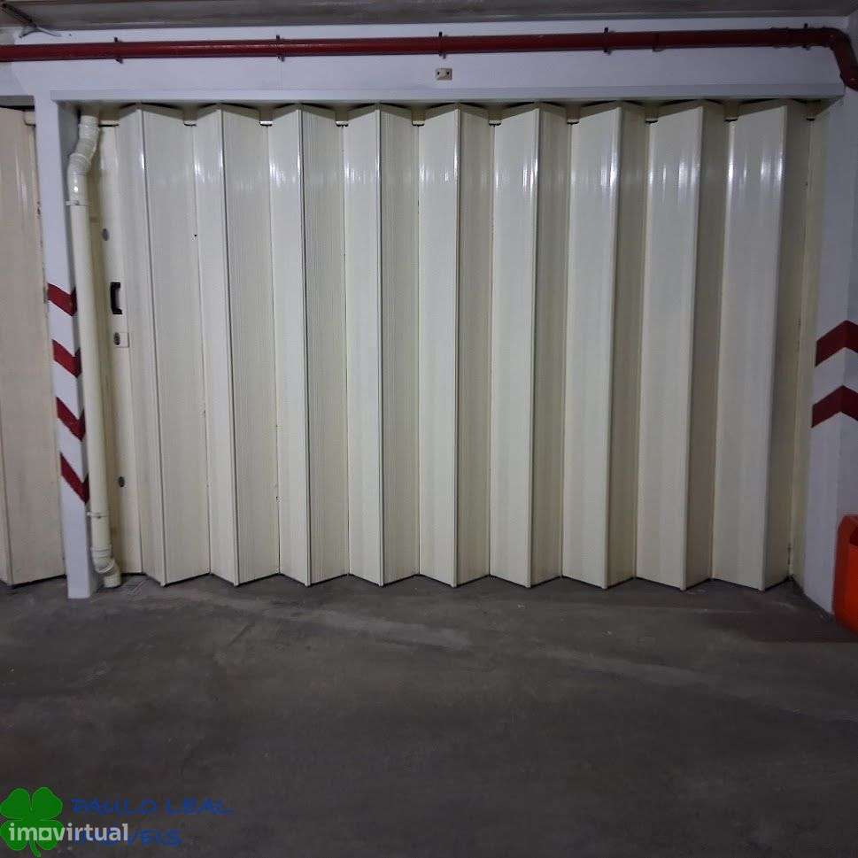 t4 com terraço panorâmico com garagem box dupla e lugar de garagem-11