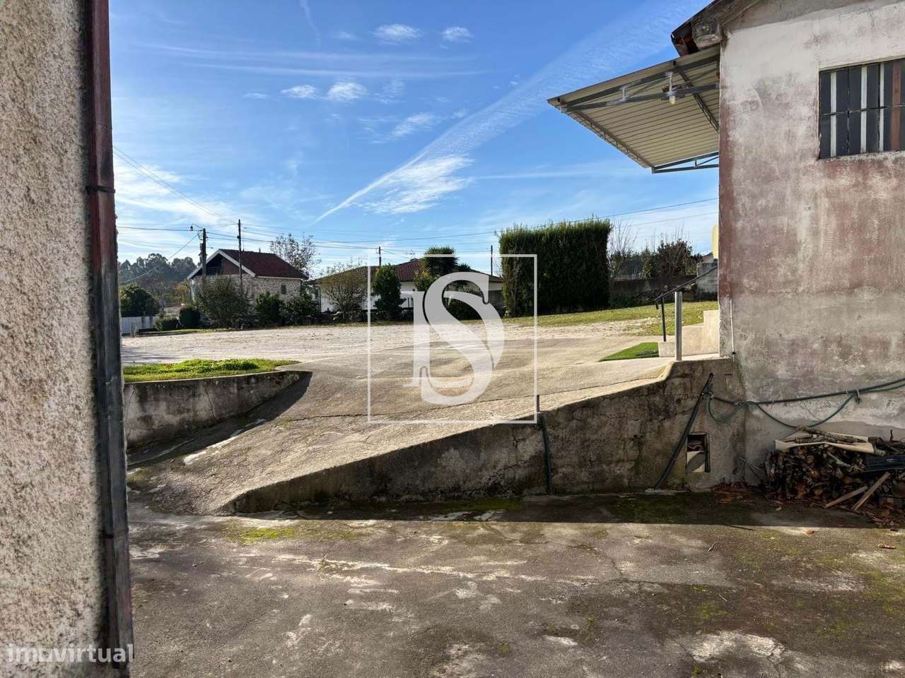 Oportunidade Única – Espaço Multifuncional com Armazém, Habitação e In-29