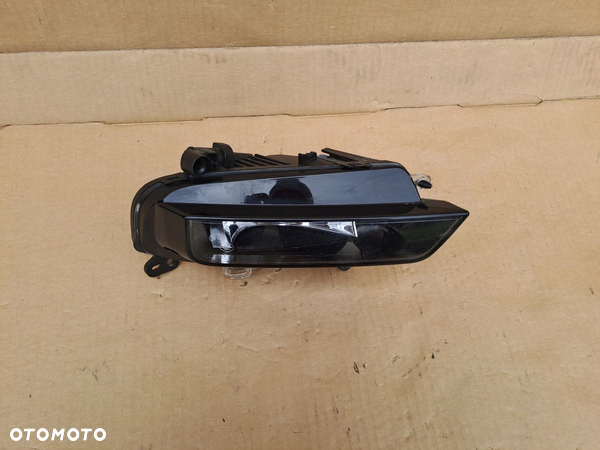 AUDI A1 PRAWY HALOGEN Z ŻARÓWKĄ UŻYWANY 8XA941700 - 3