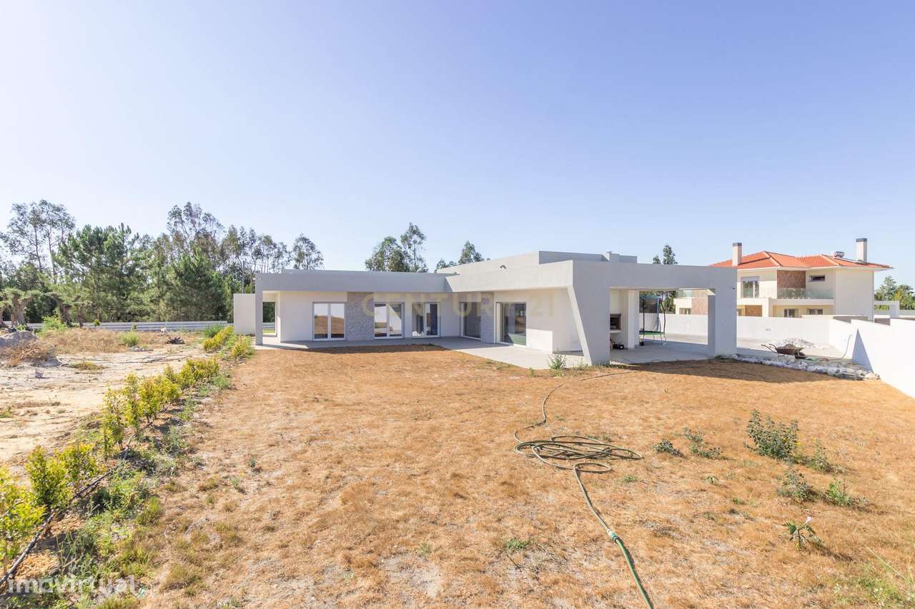 Vila Alegre / Fernão Ferro - Luxuosa moradia isolada térrea de 4 assoa-36