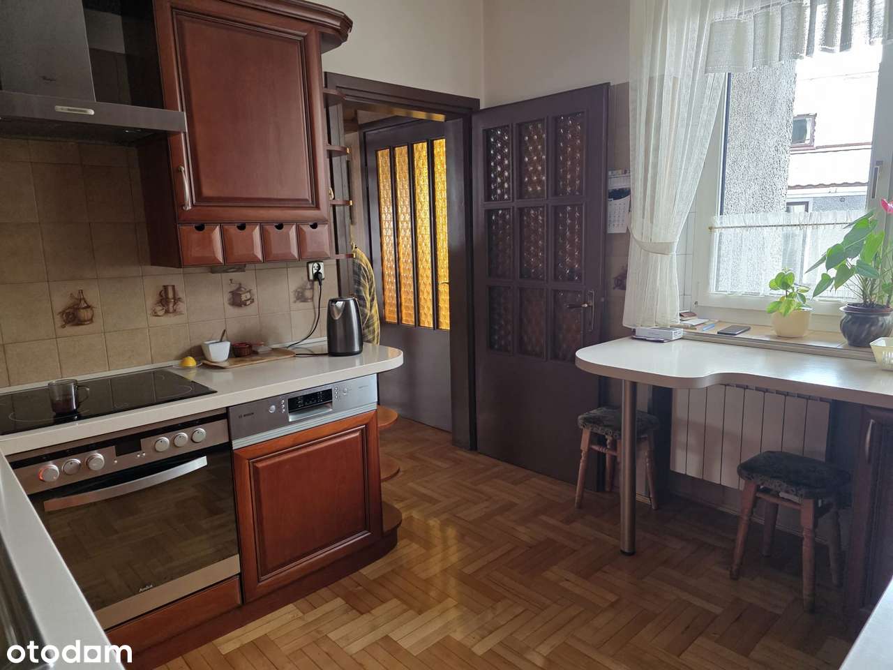 Dom z zakładem produkcyjnym Centrum-8