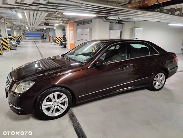 Mercedes-Benz Klasa E 200 CGI BlueEFFICIENCY 7G-TRONIC Avantgarde - 4