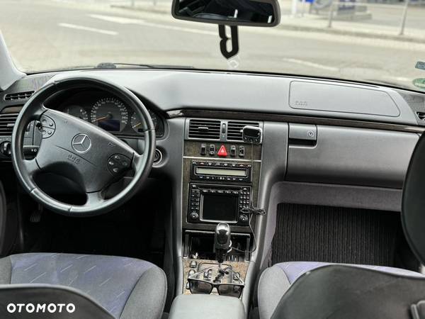 Mercedes-Benz Klasa E 320 T CDI Avantgarde - 13