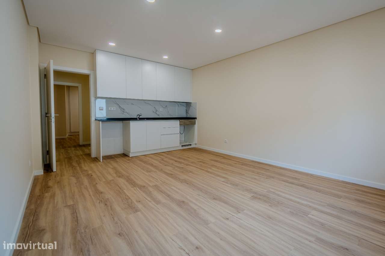 APARTAMENTO NOVO  c/parqueamento! Oportunidade de INVESTIMENTO! - Grande imagem: 2/24