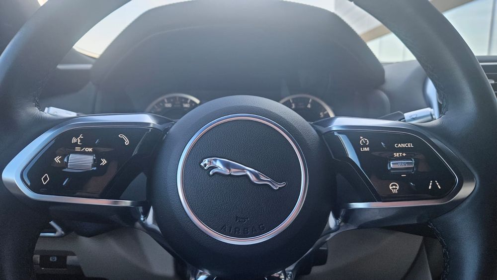 Jaguar Xe 2.0 Benzyna 250 KM — zdjęcie 3