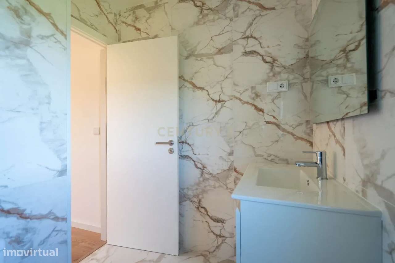 Moradia T3 de dois pisos com terreno totalmente renovada a cinco minut-29