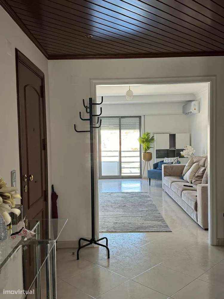 Espaçoso T2 em Montijo com Luz Natural e Acesso Fácil - Grande imagem: 4/12