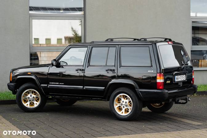 Jeep Cherokee 2.5 Sport - 12