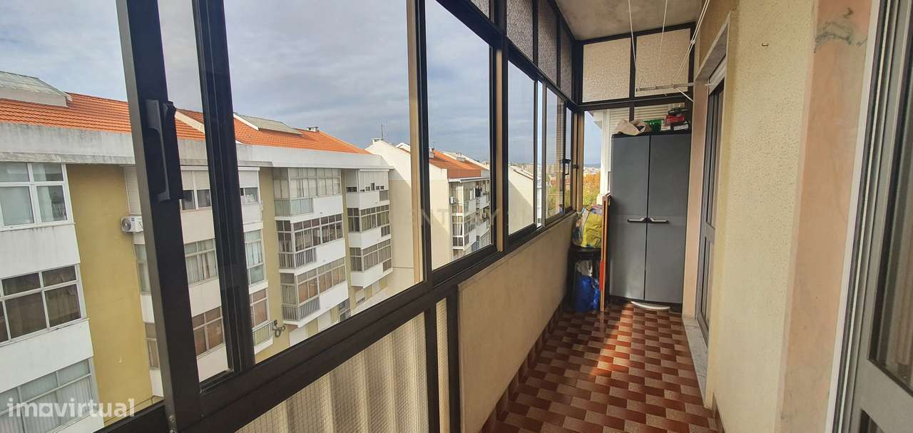Apartamento T2+1 com parqueamento e Vista desafogada em Odivelas, Lisb-18