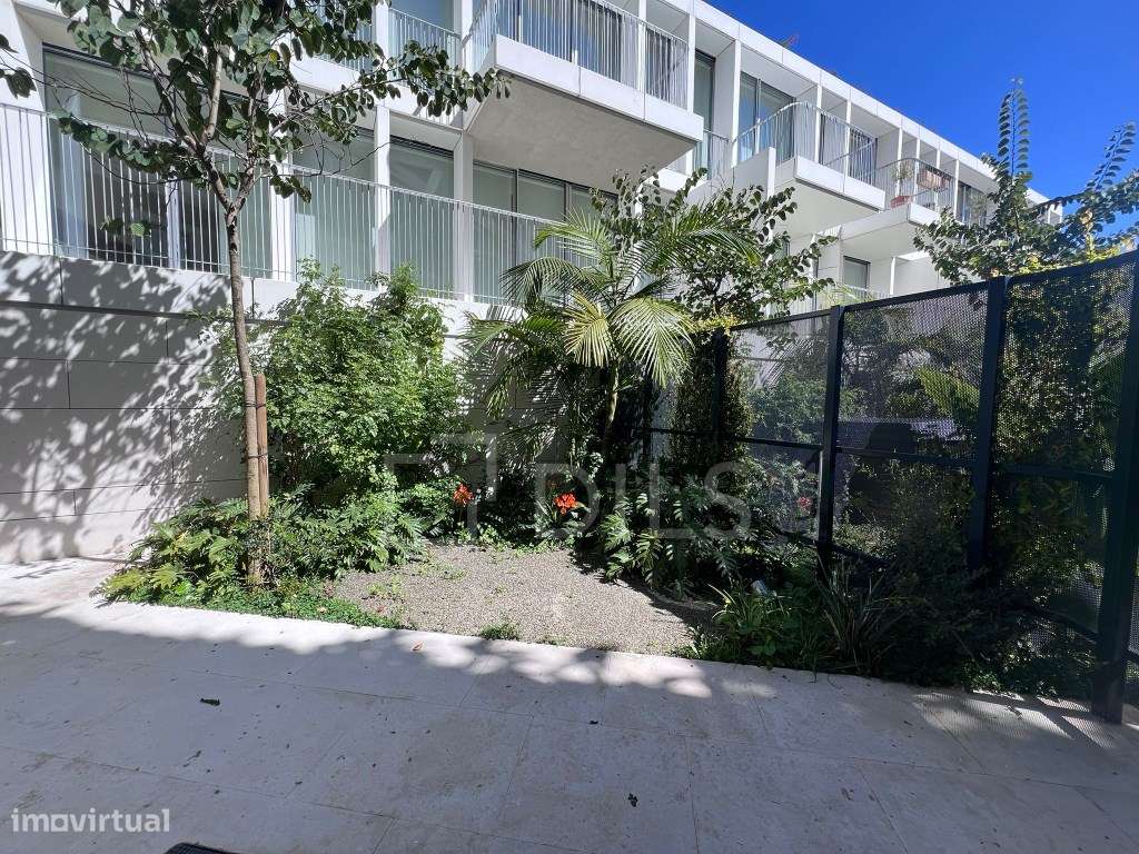 Apartamento T2 duplex com jardim e estacionamento em Lisboa - Grande imagem: 5/21