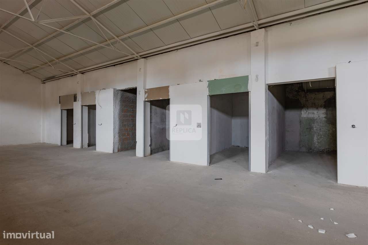 Armazém com Dois Pisos e Estacionamento próximo ao Colégio do Sardão - Grande imagem: 4/20