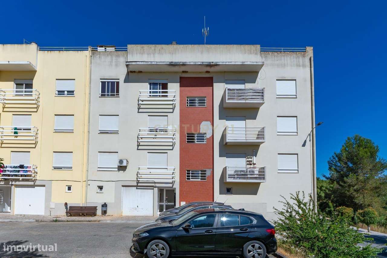 Apartamento T2 com sótão, varanda e garagem — Ota / Alenquer - Grande imagem: 4/22
