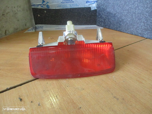 Farol Tras STOP1599 NISSAN MICRA 2003 3P MALA ORIGINAL - 1