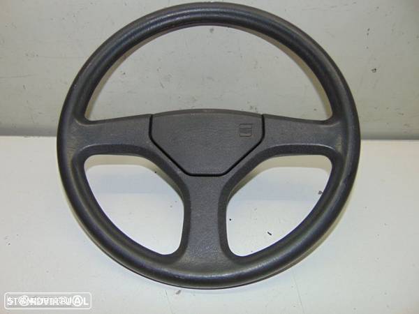 Seat Ibiza modelo de 1990 ou Terra volante - 1