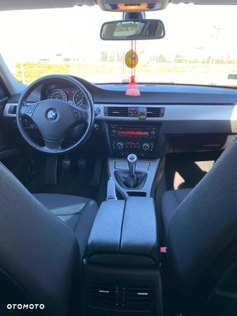 BMW Seria 3 318i - 15