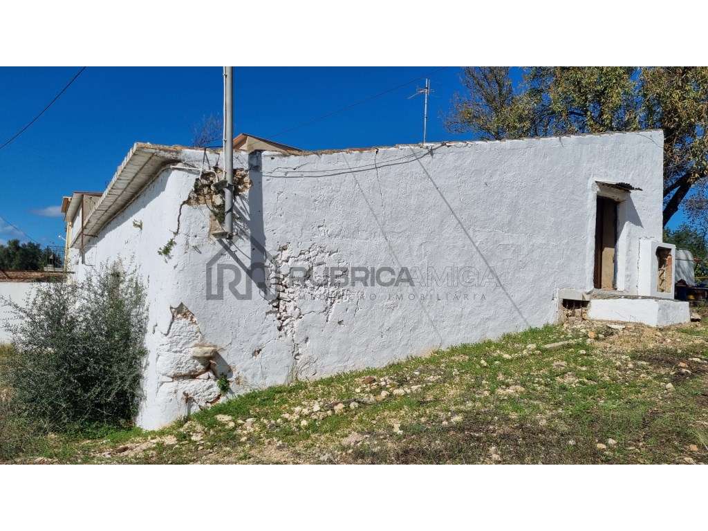Terreno com casa antiga com 7300m2 a sul de Loulé - Grande imagem: 1/20