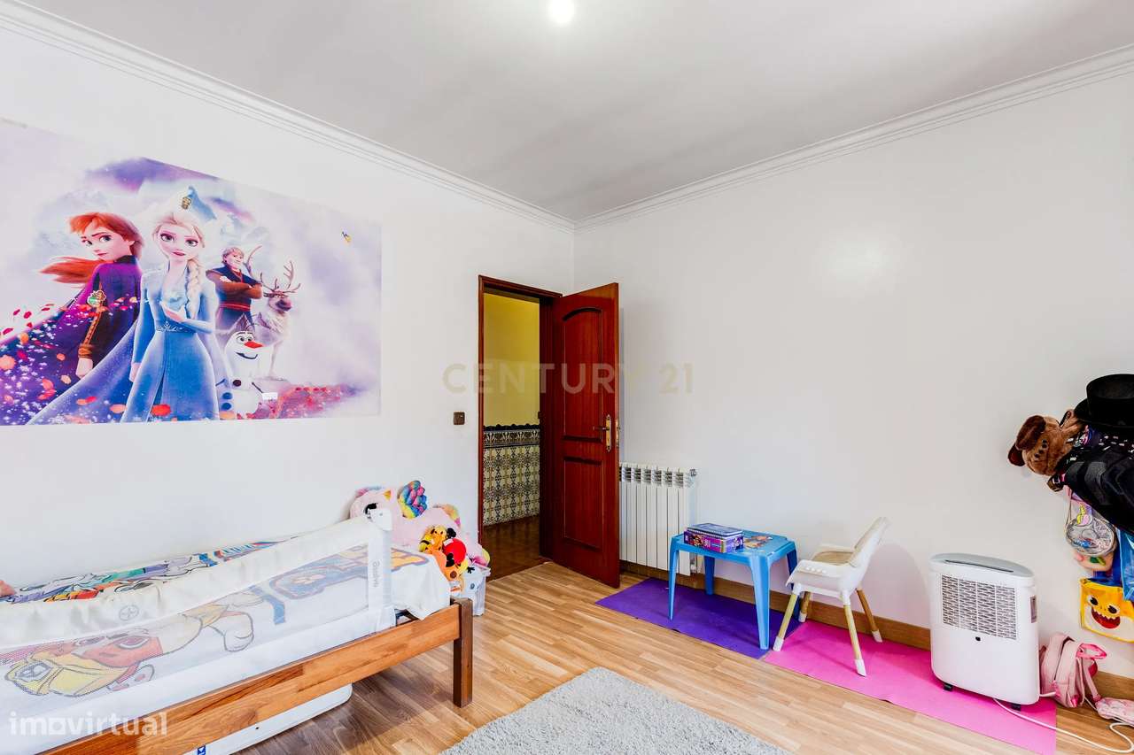 Moradia T5 com Jardim e Vista para o Rio em Venda de São José, Alberga-26