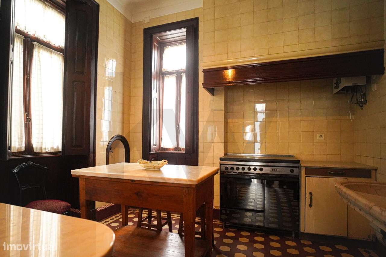 Palacete único dos anos 30 do séc. XX ergue-se no coração de Alcanena-24