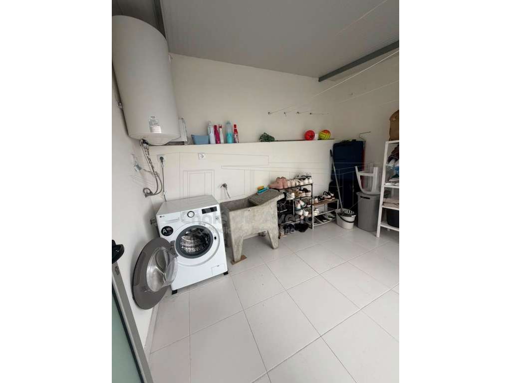 Apartamento T2 com lugar de garagem em Esgueira-8