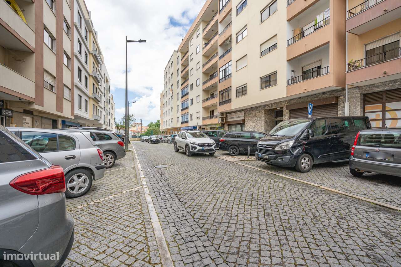 APARTAMENTO T3 | REMODELADO | TERRAÇO 100M2 | MEM MARTINS |  ELEVADOR-31