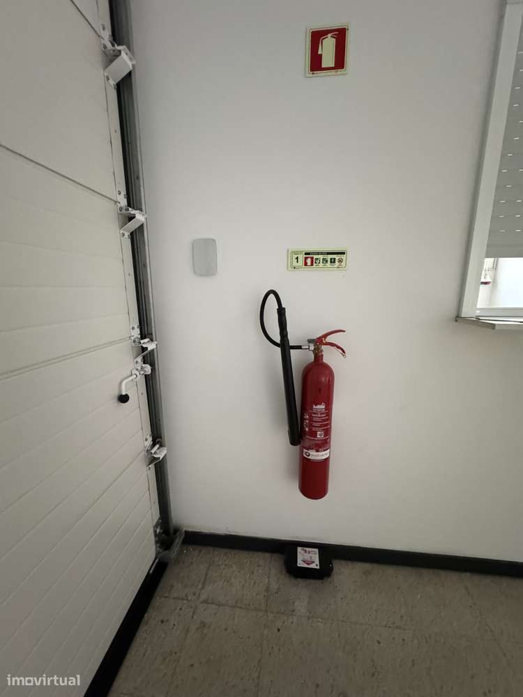 Excelente armazém para arrendamento em creixomil 497m2 - Grande imagem: 4/10