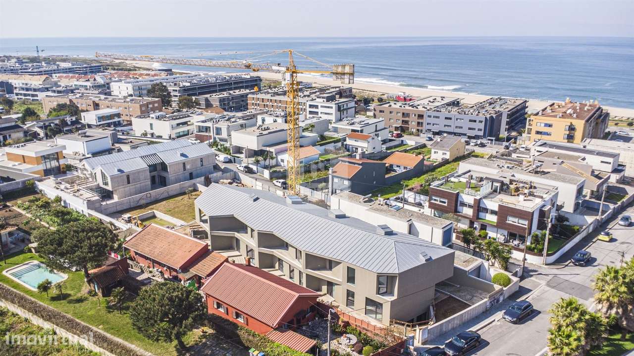 Moradia T3+1 em Canidelo a escassos metros da linha de mar-40