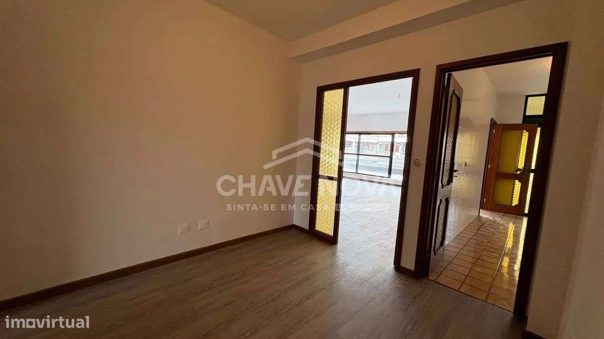 PS - Apartamento T3 Renovado, 3 Frentes, Terraço, Garagem, junto à VL8-9
