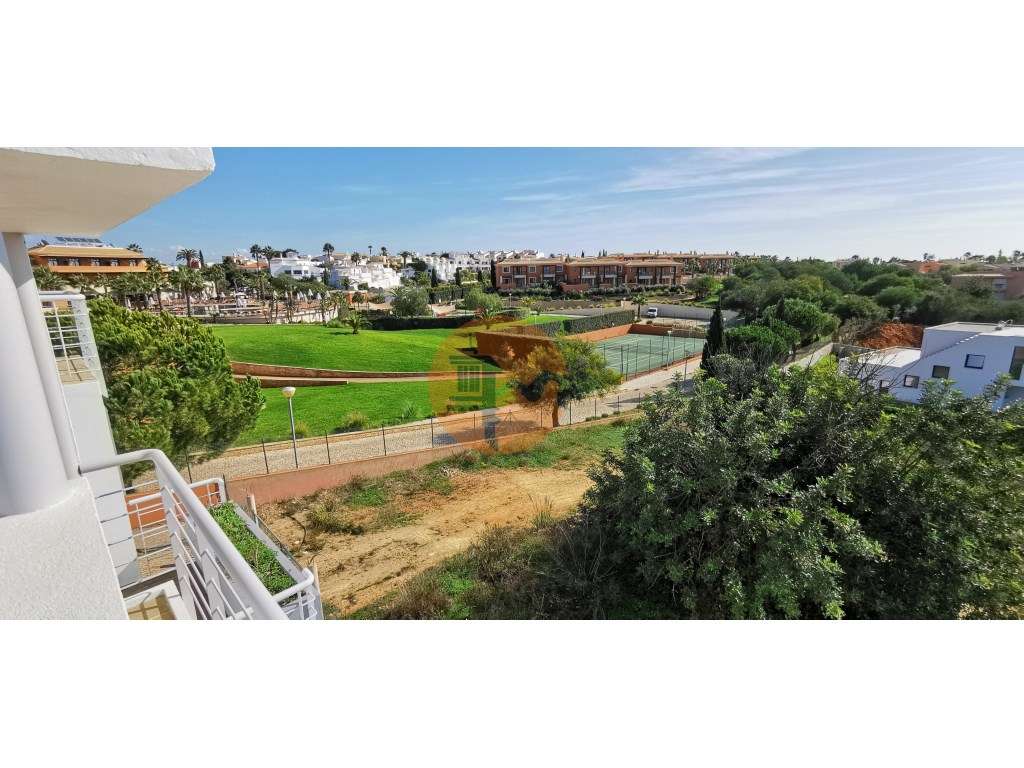 Moradia totalmente renovada numa zona calma onde predomina a habita...-53