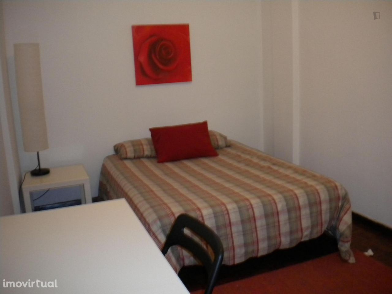 499 - Quarto com cama de casal em apartamento...