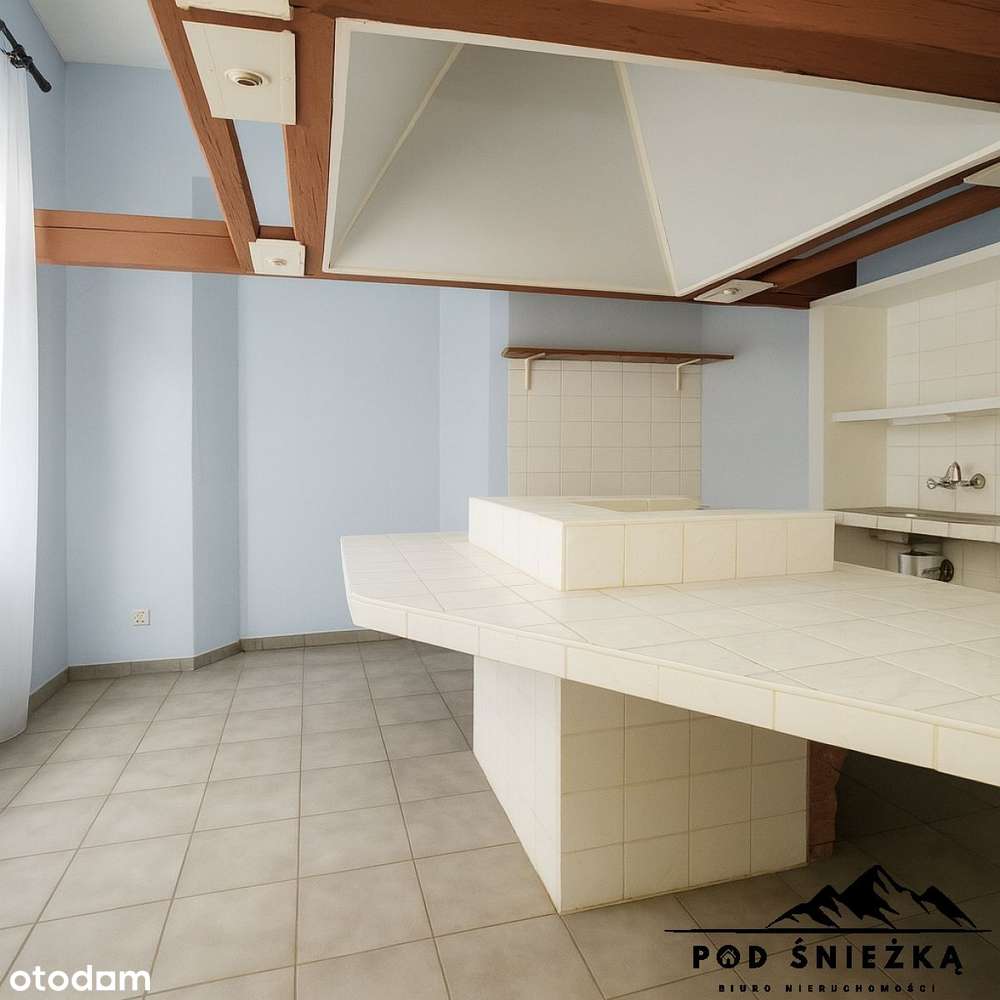 Zabytkowy obiekt handlowo-gastronomiczny- Centrum-8