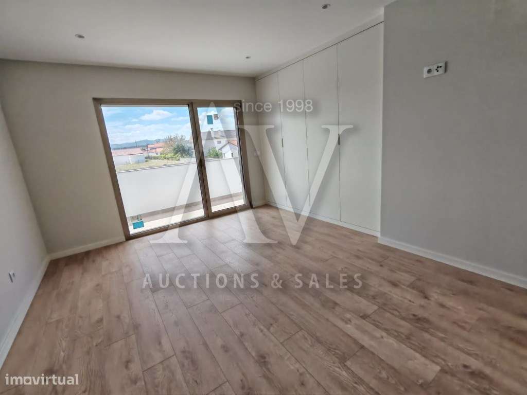 MORADIA V3+1 || Batalha || 294,50 m2 de construção-28