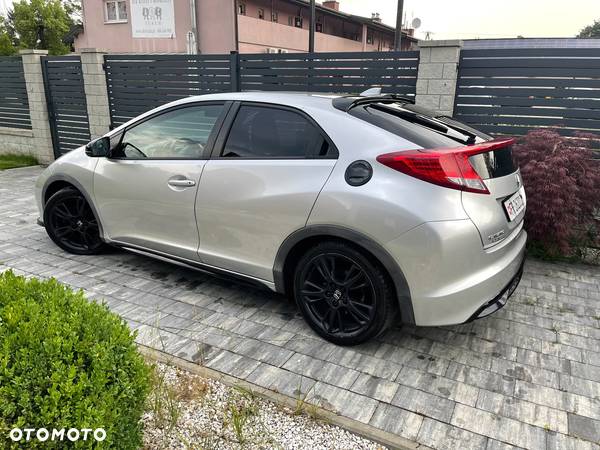 Honda Civic 1.8 i-VTEC Executive Black Edition - 3