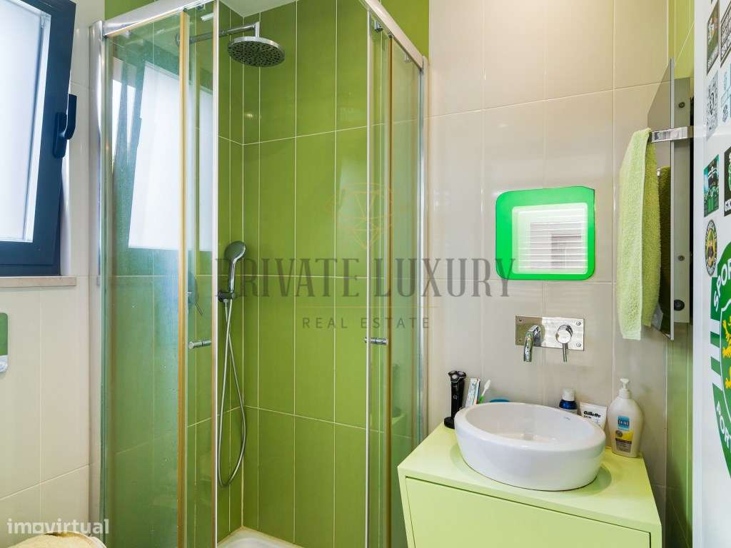 Moradia T4 Contemporânea com Piscina em Caxias-15