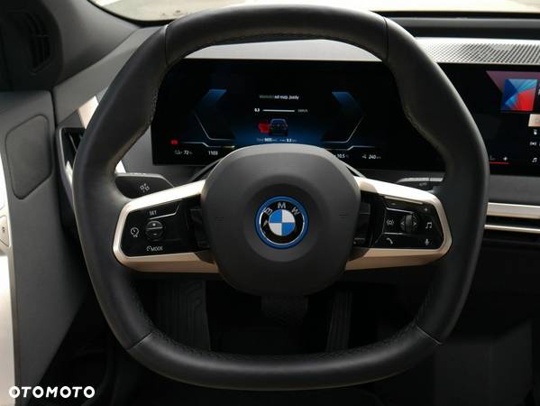 BMW iX xDrive40 - 13