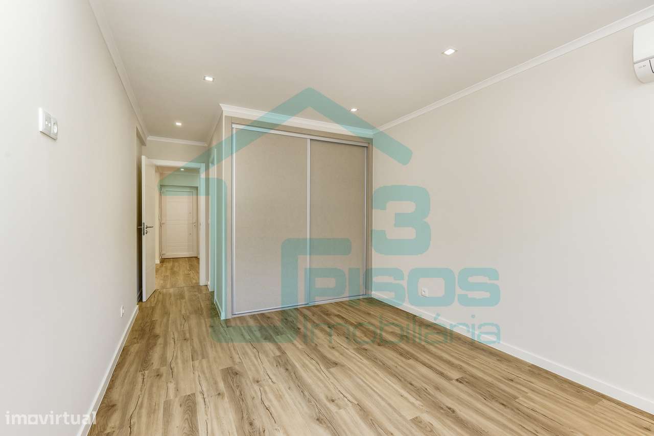 Moradia T4 isolada com terraço, jardim - Caxias - Oeiras-6