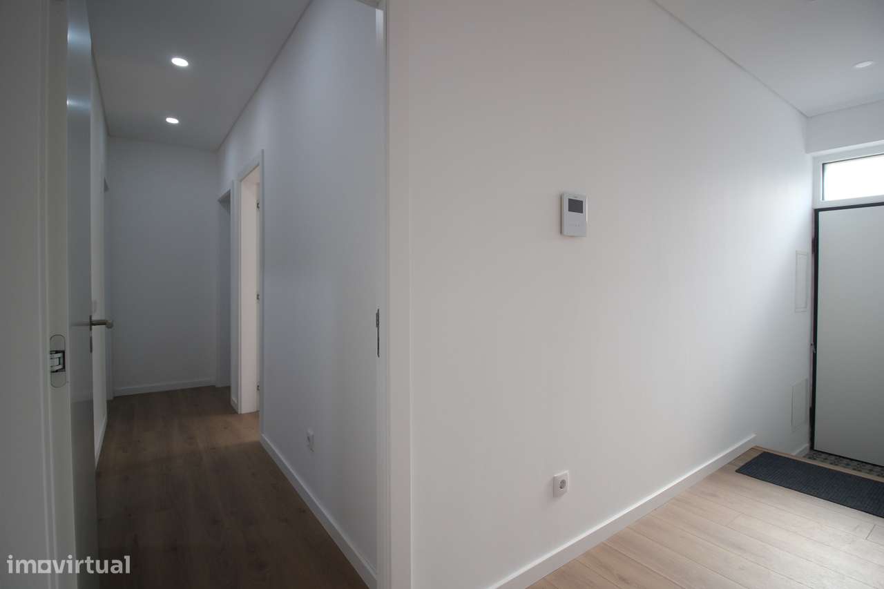 Rc de moradia com Quintal e estacionamento no Seixal-35