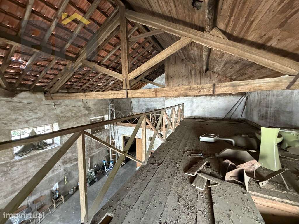 Edifício antigo no centro da aldeia de Proença-a-Velha-10