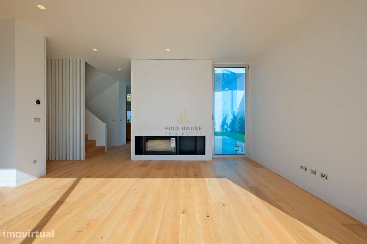 Moradia Isolada T4 com jardim e Garagem Box em Tires, São Domingos de-10