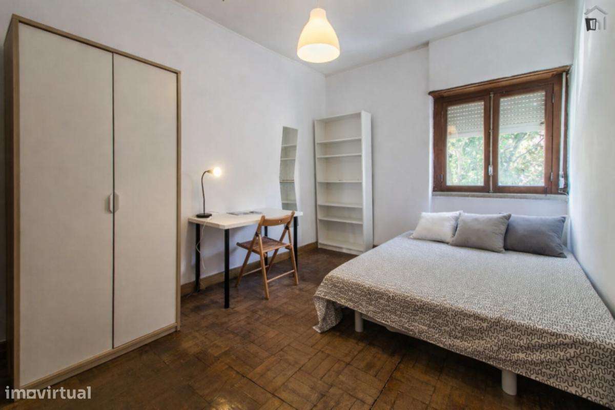 Quarto - localizado em Estrela Lisbon - Grande imagem: 5/7