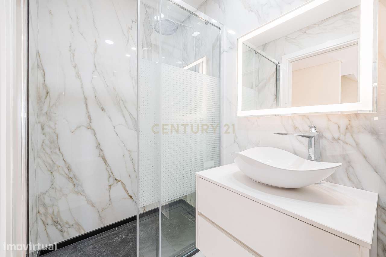 Moradia T4+1 Contemporânea com Piscina-24