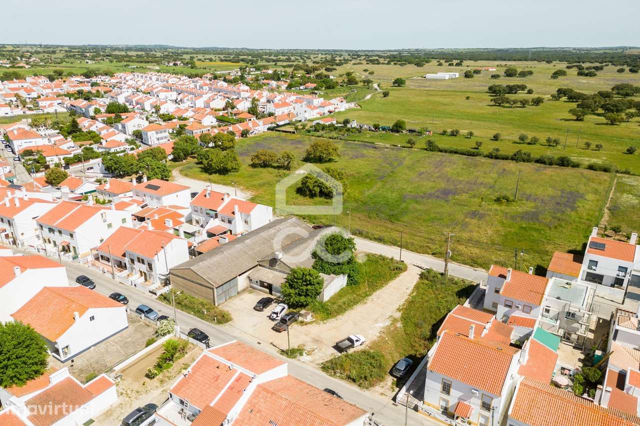 Terreno de 9100m2 c/ viabilidade de construção para 10 Fogos | Canavia - Grande imagem: 3/10